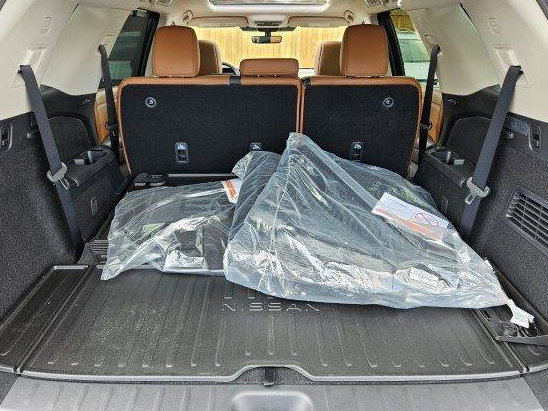 New 2025 Nissan Pathfinder Platinum w/ Black Appearance Package image 24