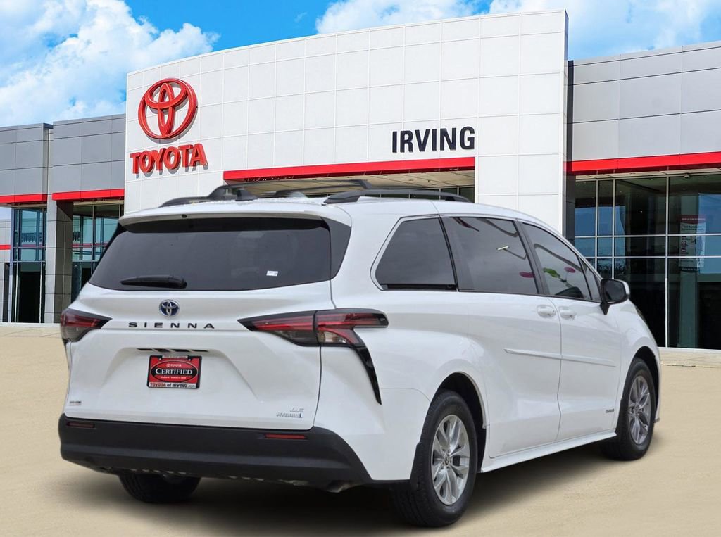 Used 2021 Toyota Sienna LE FWD image 4