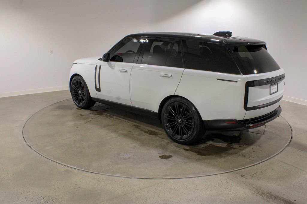 Used 2022 Land Rover Range Rover SE image 3