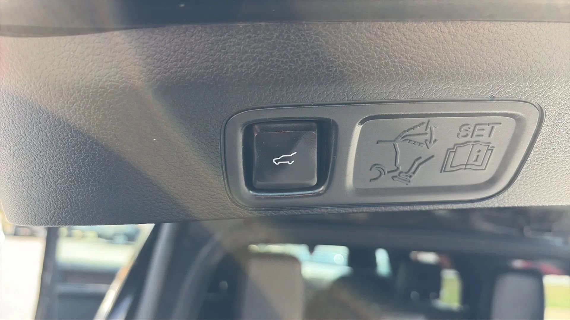 Used 2018 Ford Expedition Limited image 25