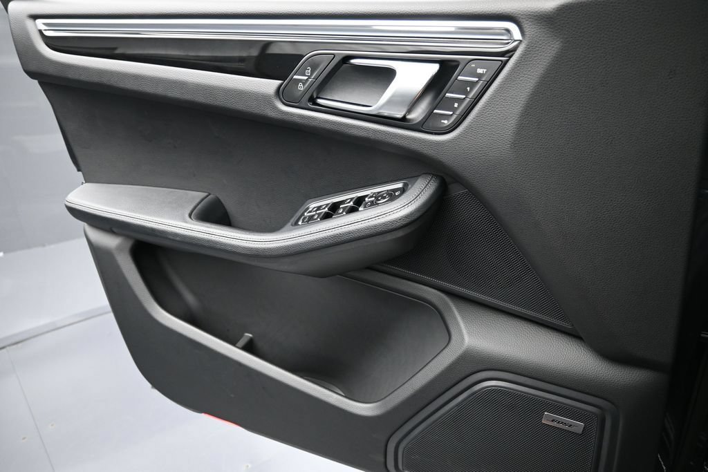 Certified 2026 Porsche Macan AWD/4WD image 24
