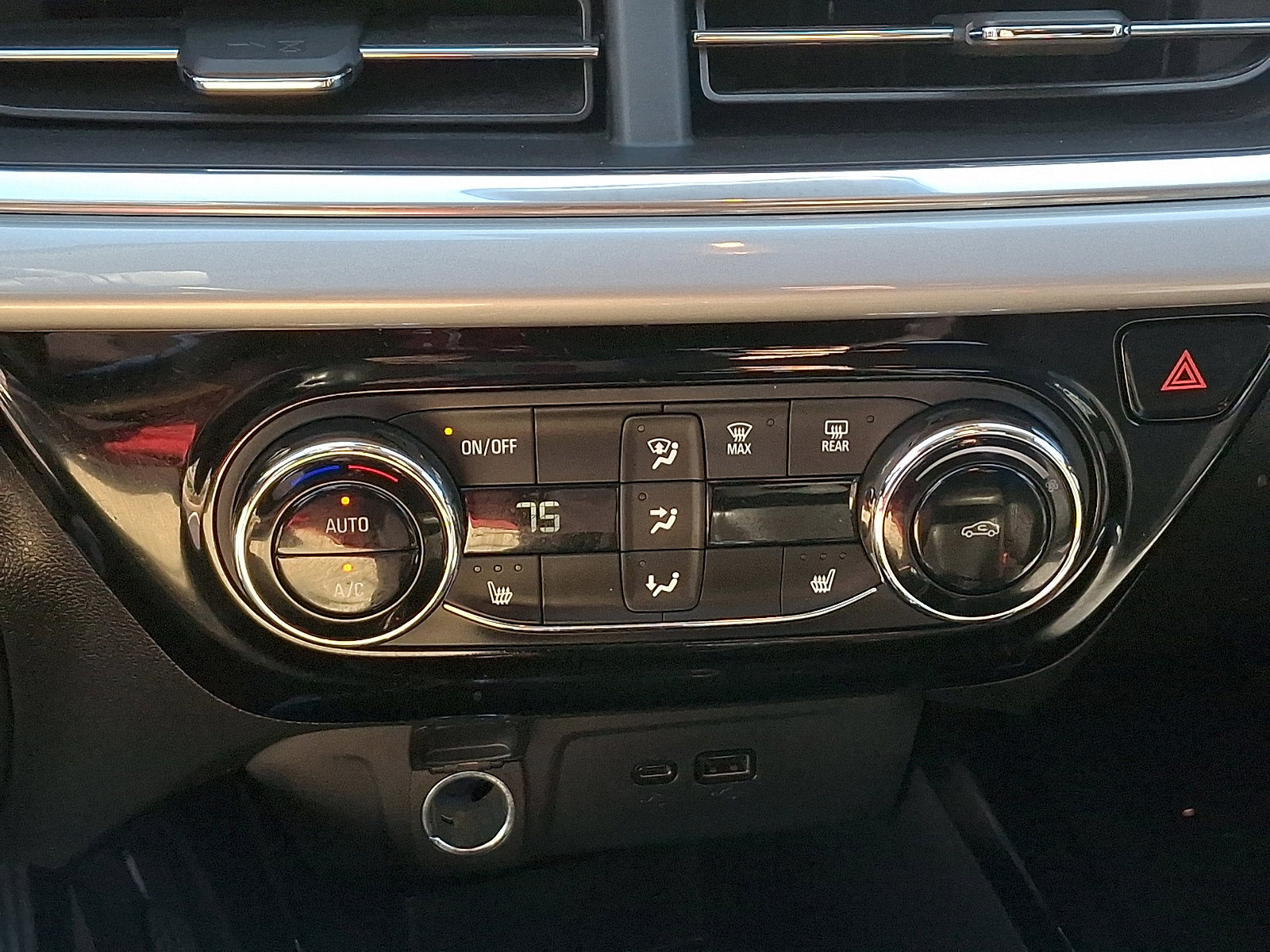 Used 2024 Chevrolet Trax LT w/ Driver Confidence Package image 16