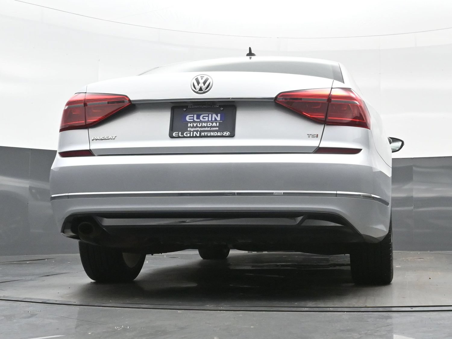 Used 2017 Volkswagen Passat 1.8T R-Line FWD image 28