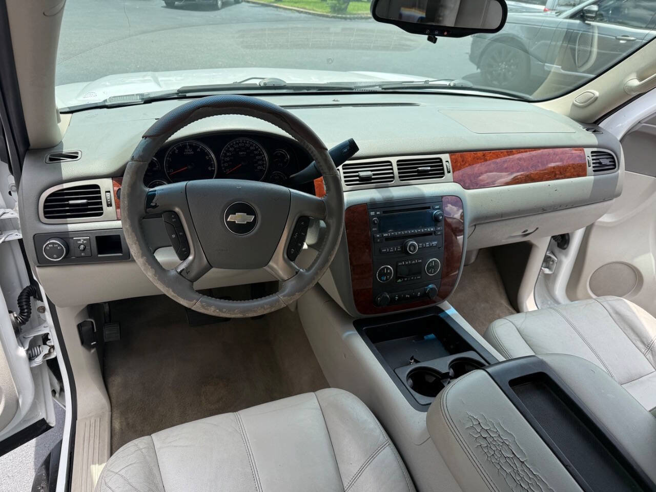 Used 2012 Chevrolet Suburban LT RWD image 8