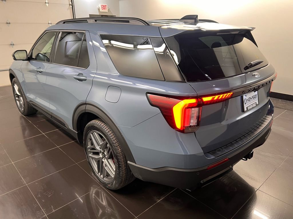 New 2026 Ford Explorer ST-Line w/ ST-Line Street Pack AWD/4WD image 4