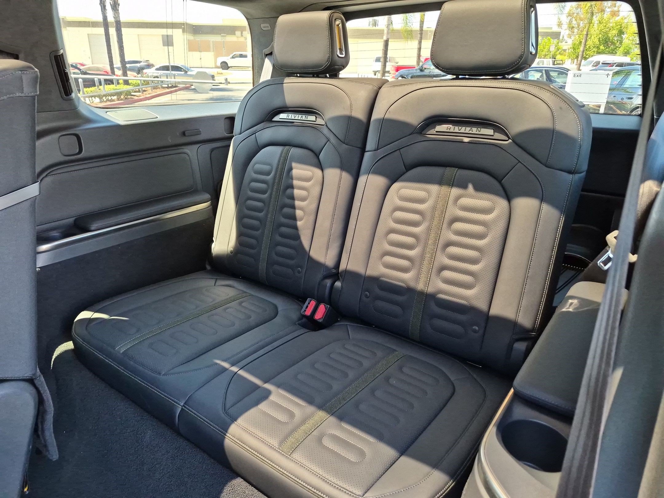 Used 2023 Rivian R1S Adventure AWD/4WD image 31