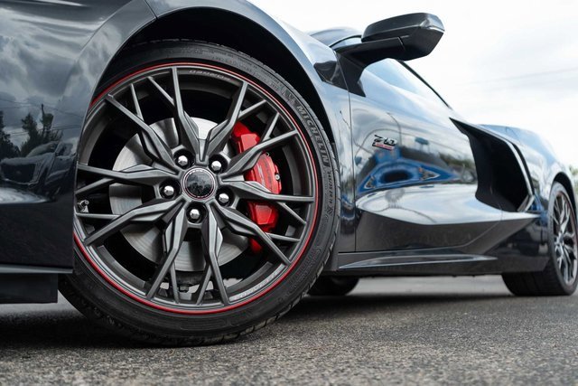 Used 2023 Chevrolet Corvette Stingray Premium Cpe w/ Z51 Performance Package image 2