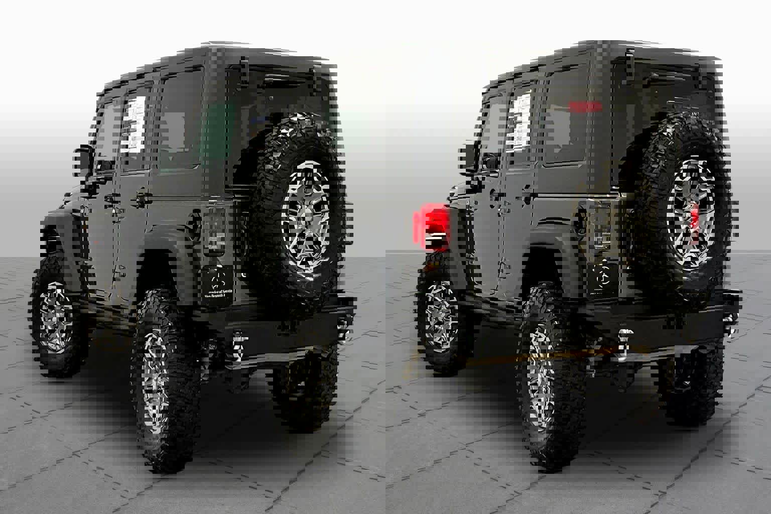 Used 2017 Jeep Wrangler Unlimited Rubicon w/ Connectivity Group image 12