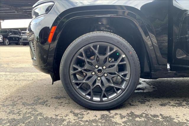 New 2026 Jeep Grand Cherokee Summit w/ Obsidian Package AWD/4WD image 24