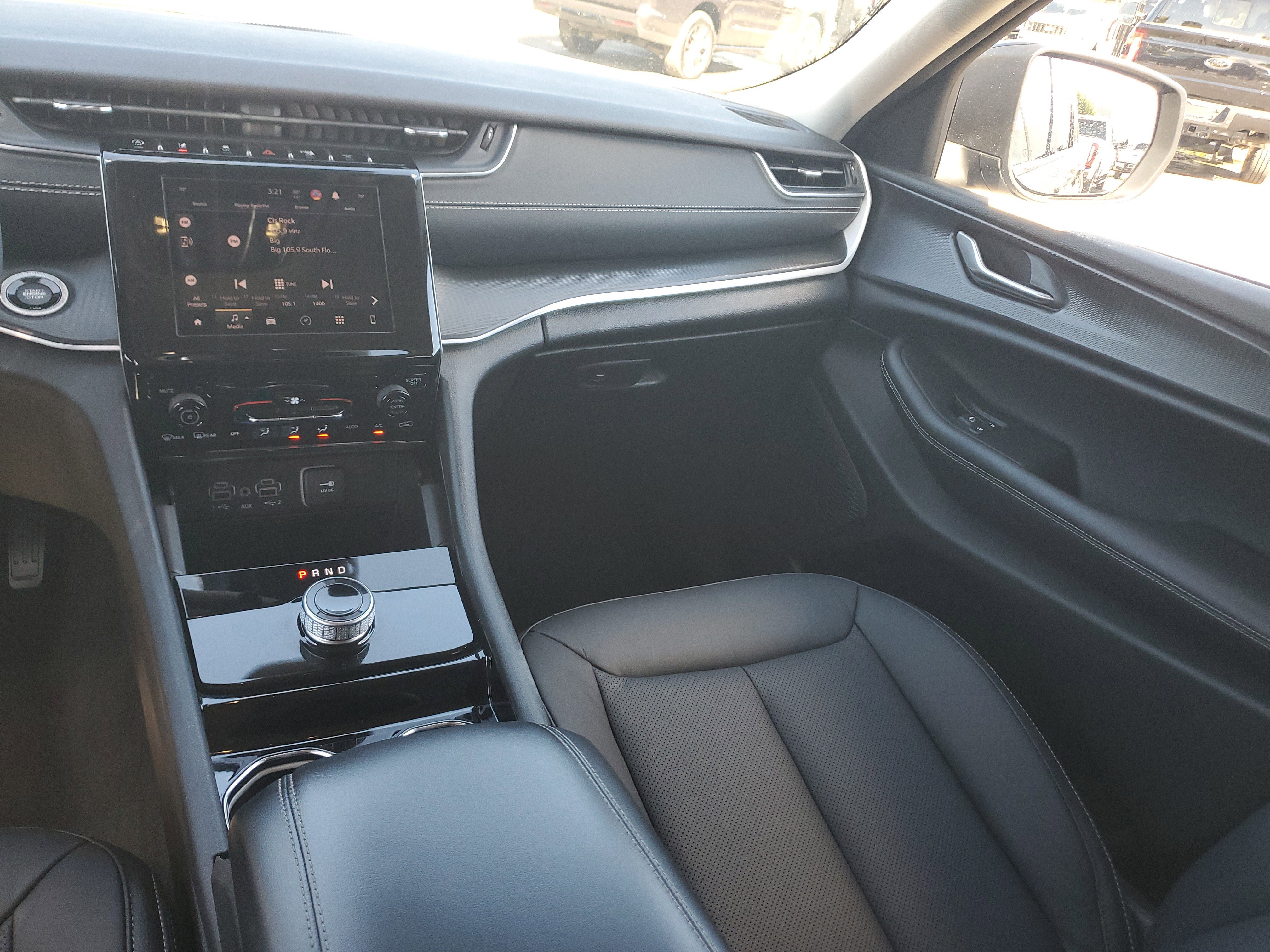 Used 2023 Jeep Grand Cherokee L Laredo image 25