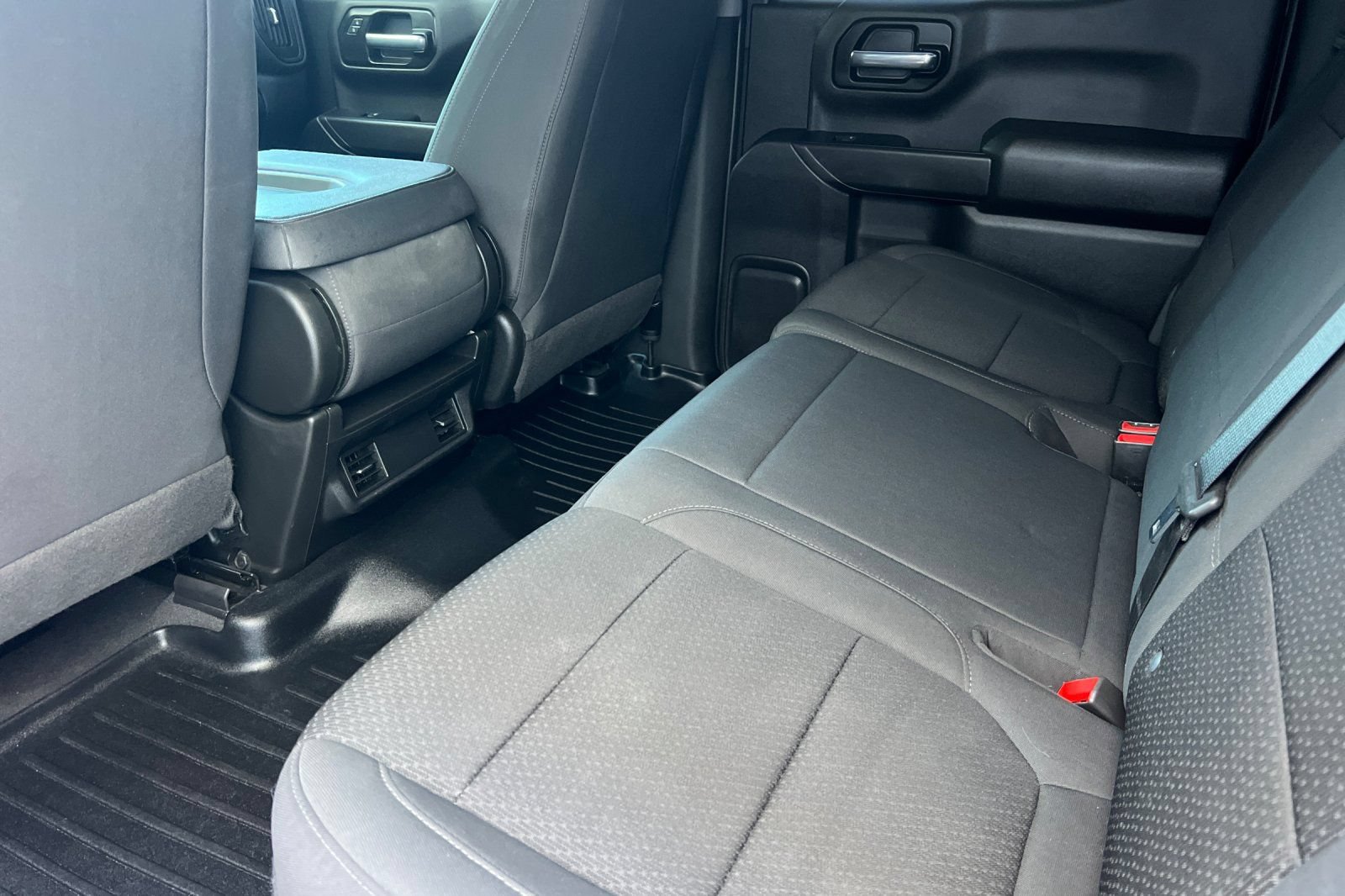 Used 2022 Chevrolet Silverado 1500 Custom w/ LPO, Dark Essentials Package AWD/4WD image 9