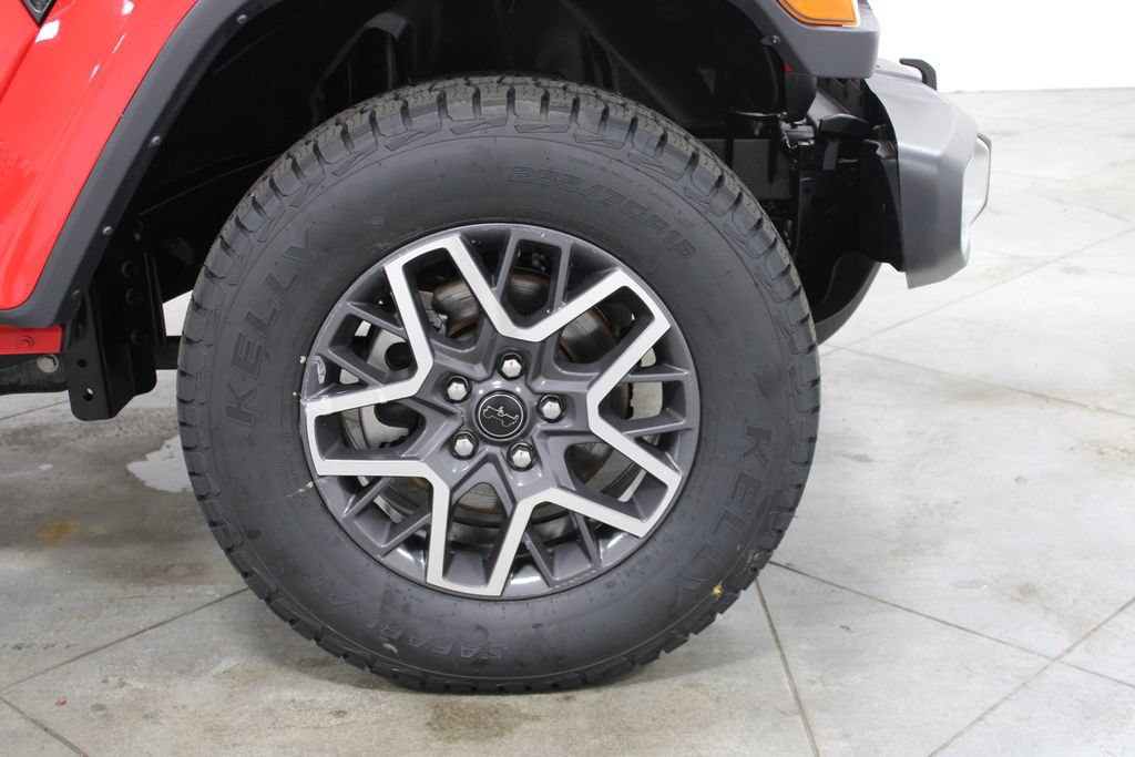 Used 2025 Jeep Wrangler Unlimited Sahara AWD/4WD image 13