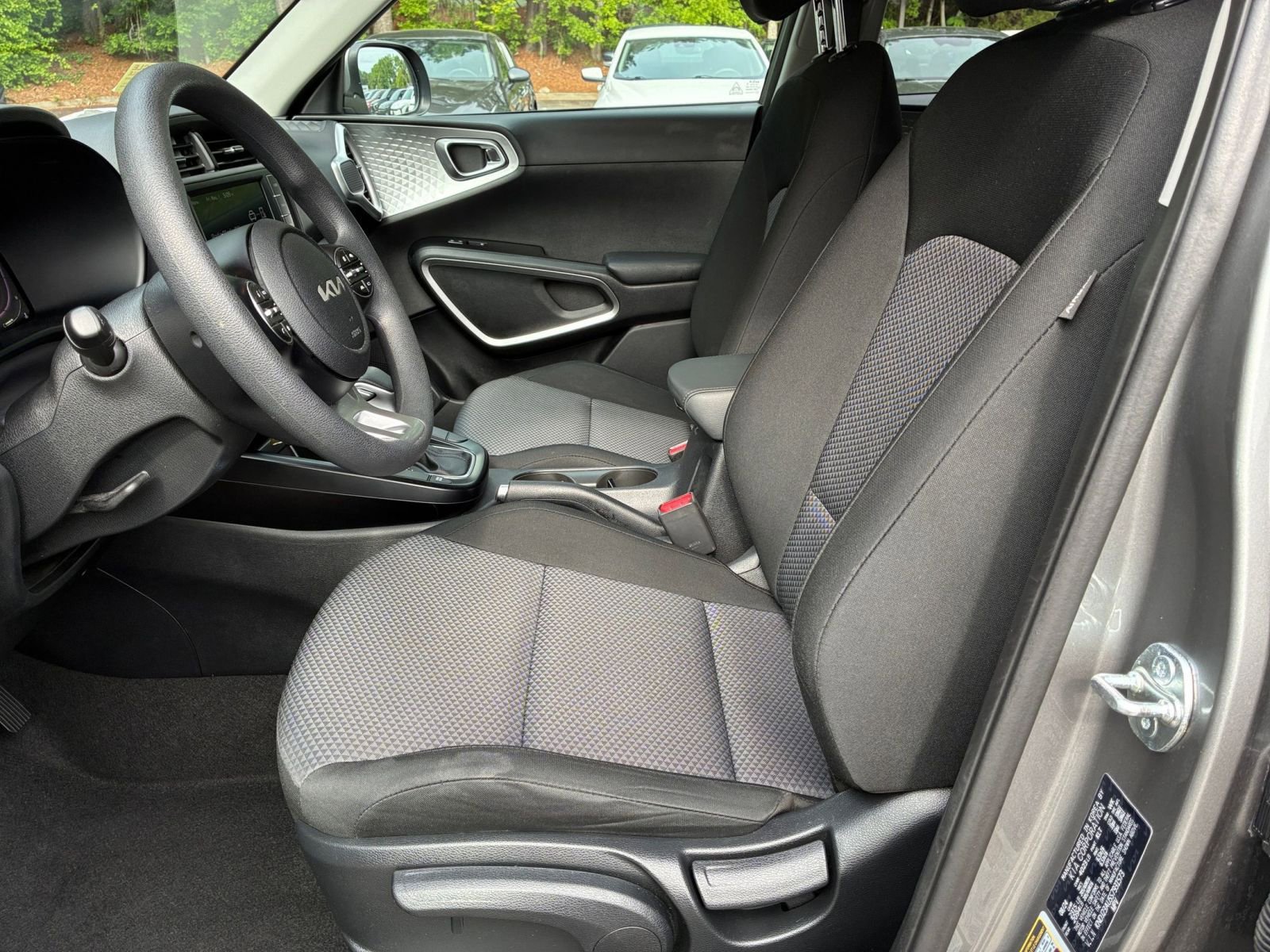 Used 2025 Kia Soul LX w/ LX Technology Package FWD image 27