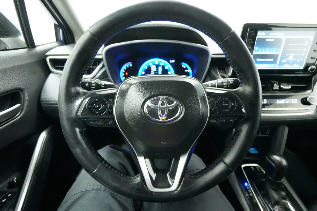 Used 2022 Toyota Corolla Cross XLE w/ Convenience Package AWD/4WD image 36