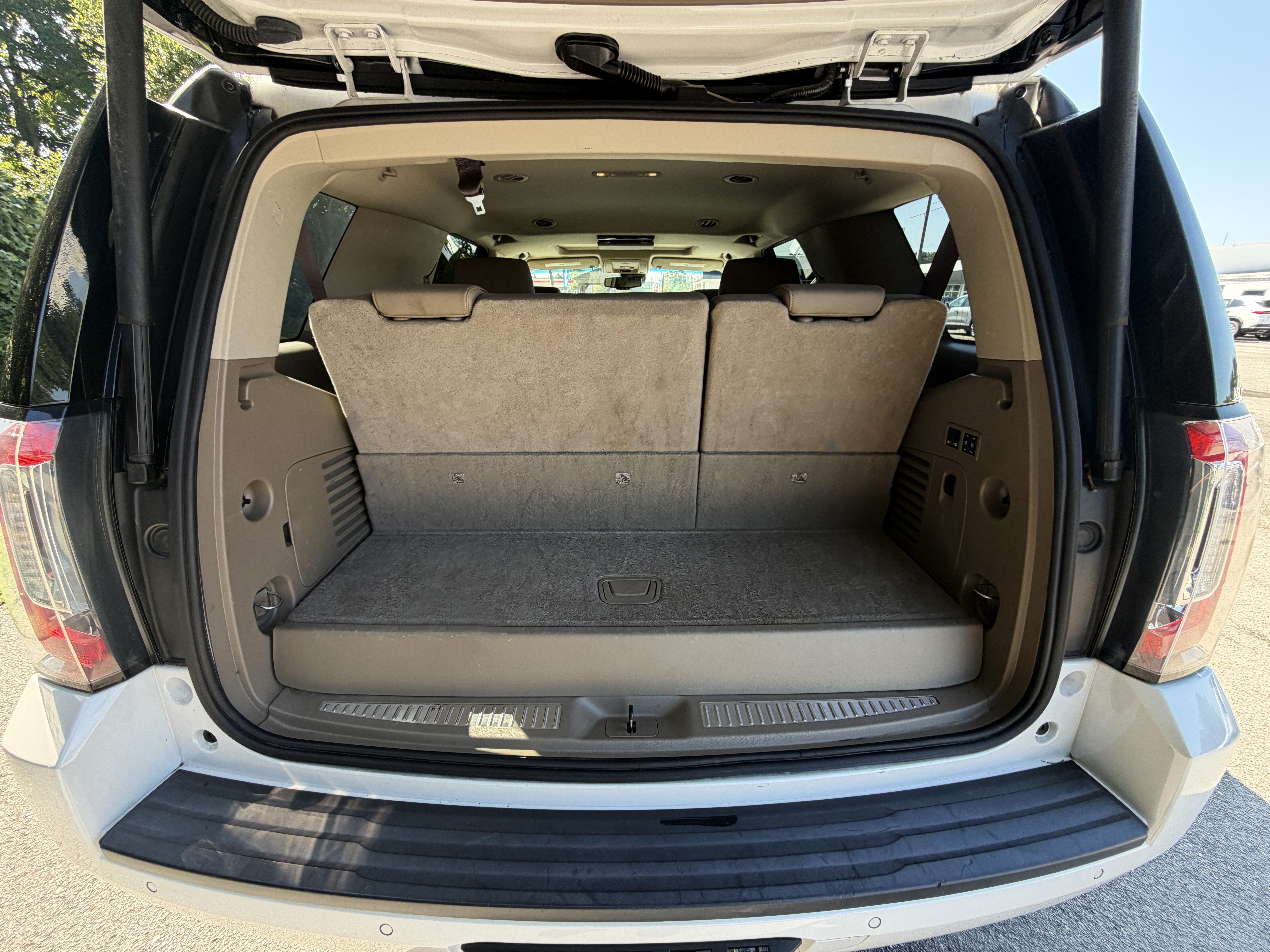 Used 2018 GMC Yukon SLT w/ Premium Edition RWD image 4