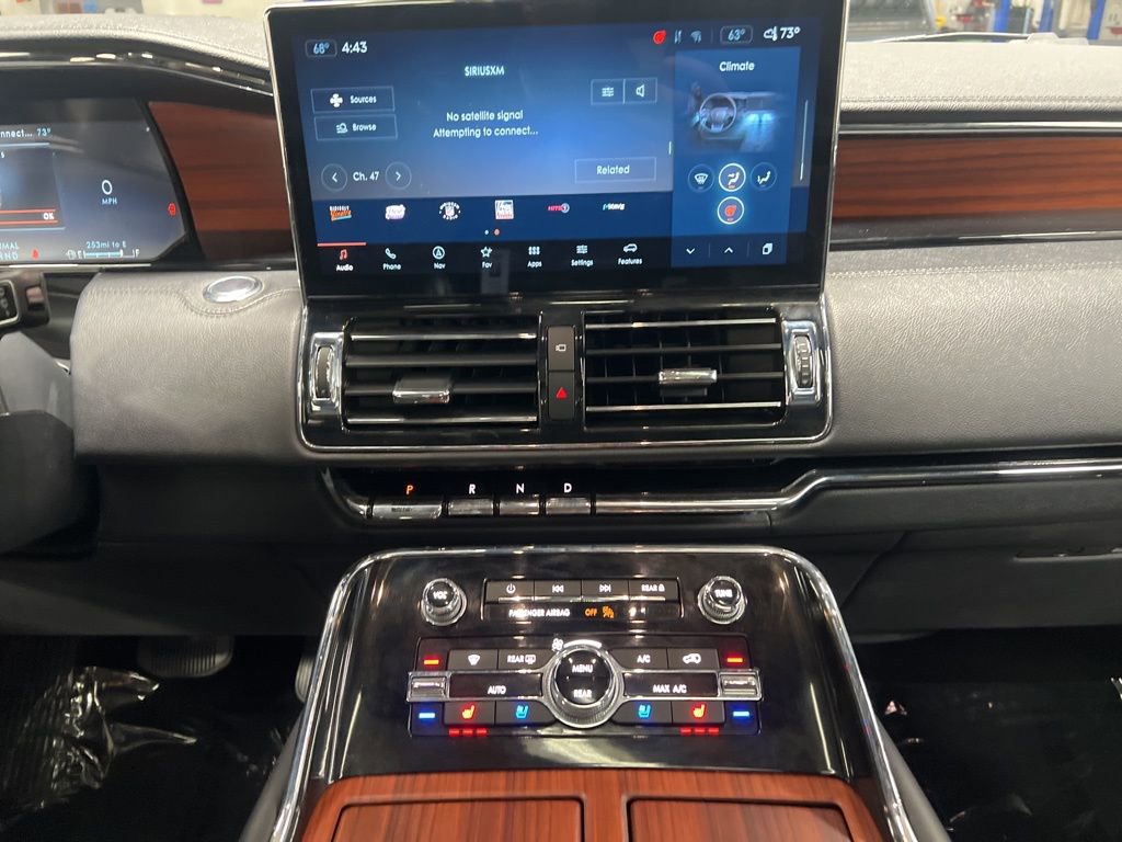 Used 2024 Lincoln Navigator Reserve image 17