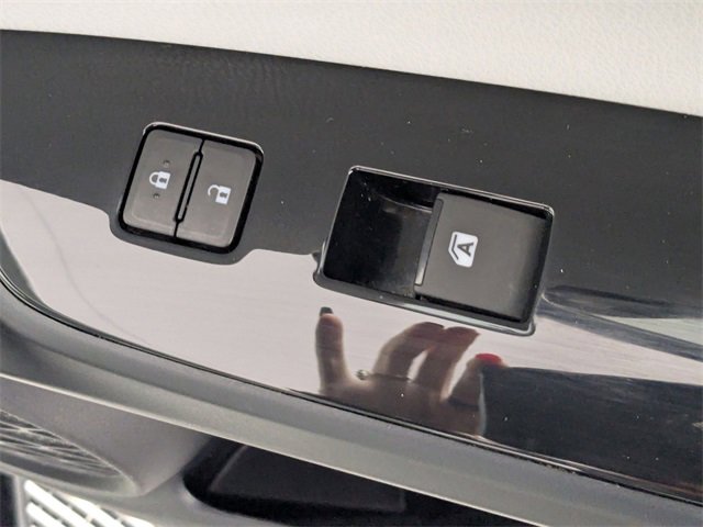 Used 2017 Toyota Prius Four image 31