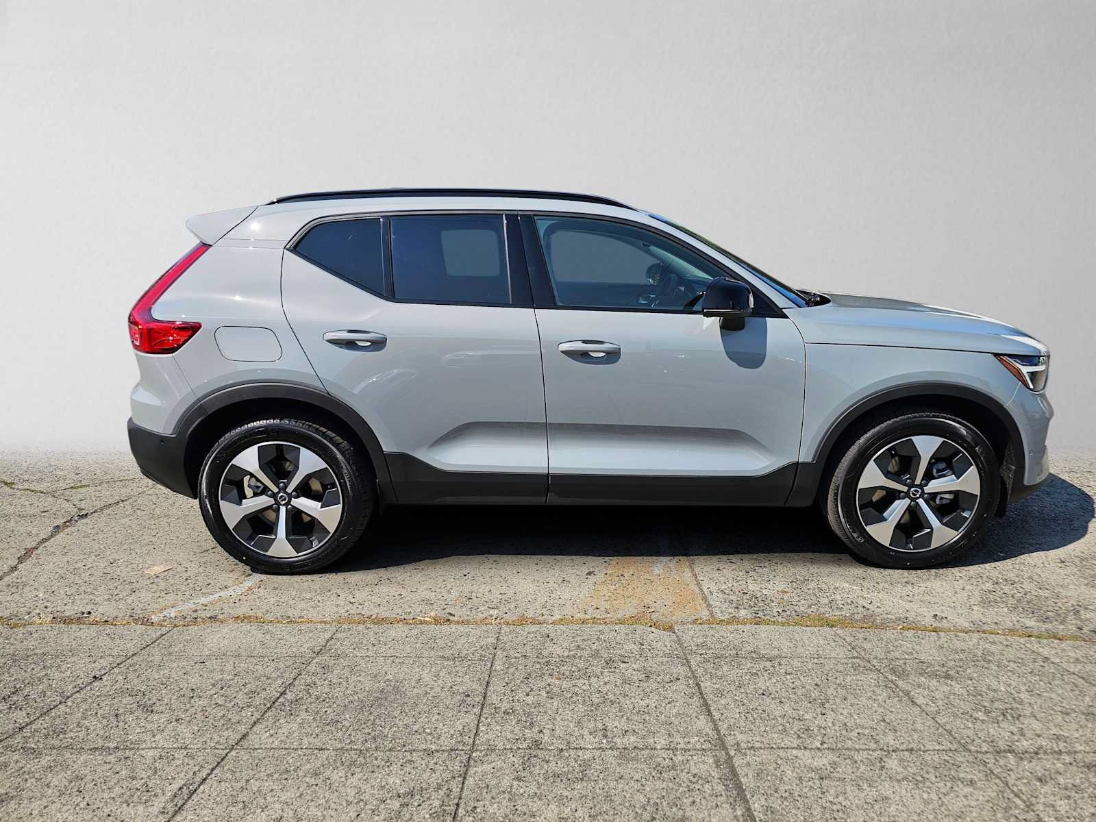 New 2026 Volvo XC40 B5 Plus w/ Protection Package Premier AWD/4WD image 2