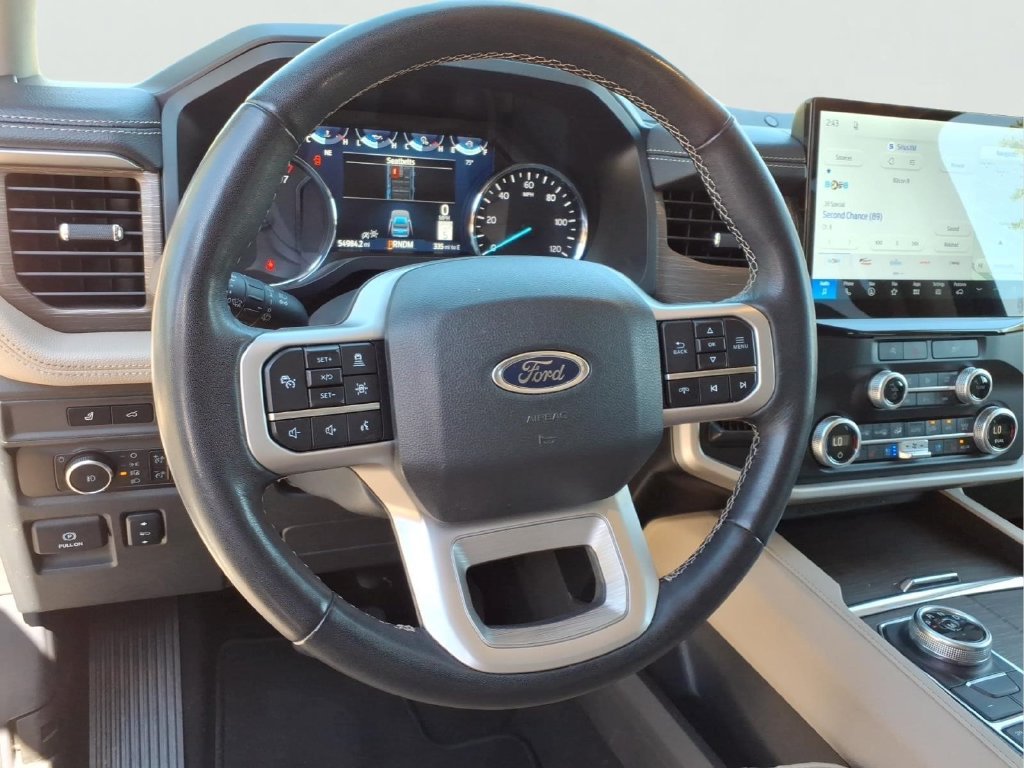 Used 2024 Ford Expedition Limited AWD/4WD image 3
