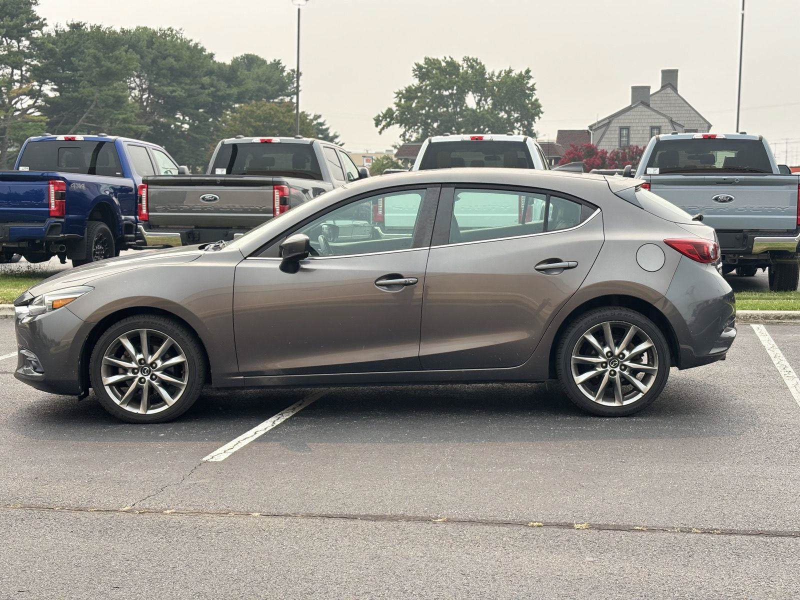 Used 2018 MAZDA MAZDA3 Grand Touring w/ Premium Equipment Package FWD image 2