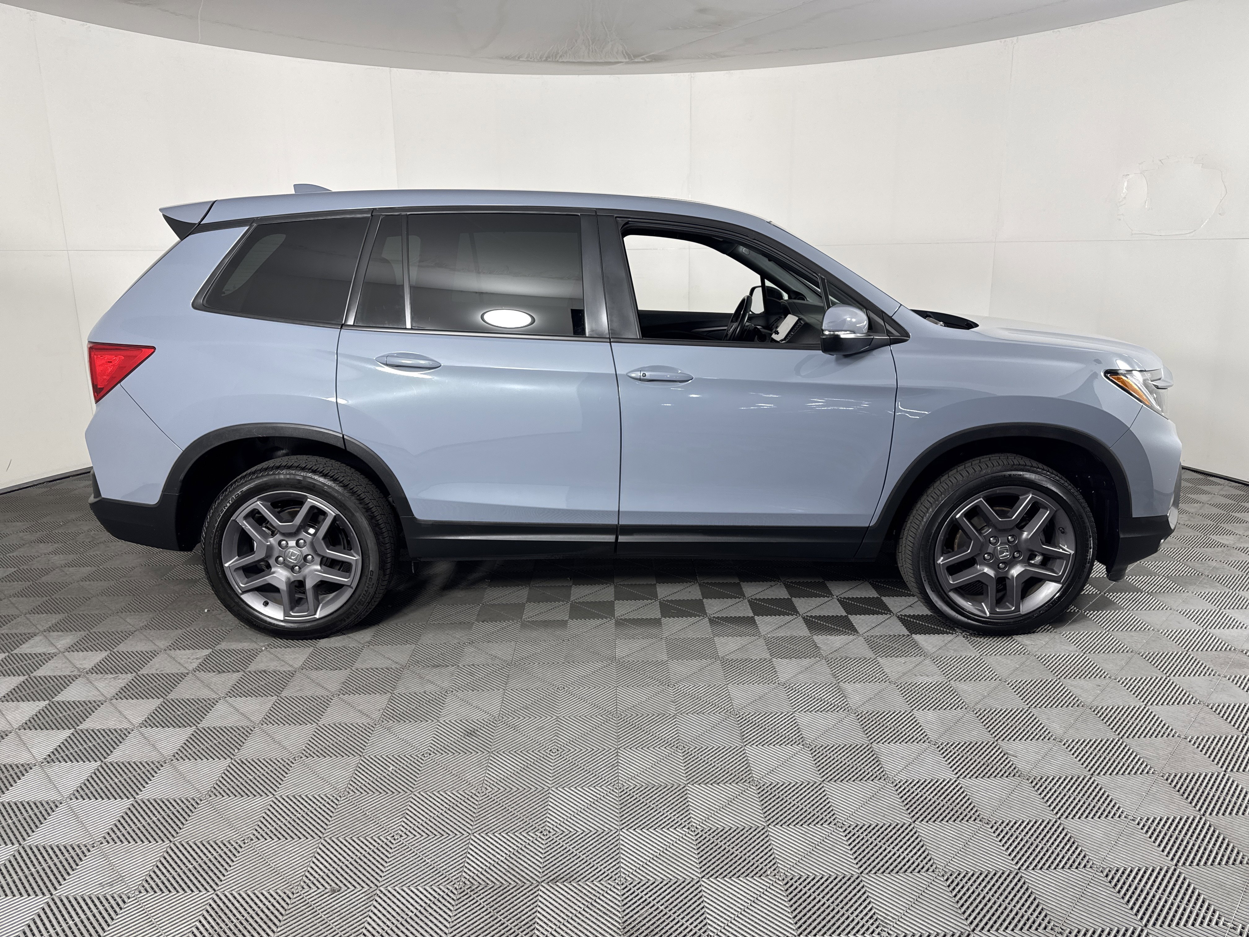 Certified 2023 Honda Passport EX-L image 3