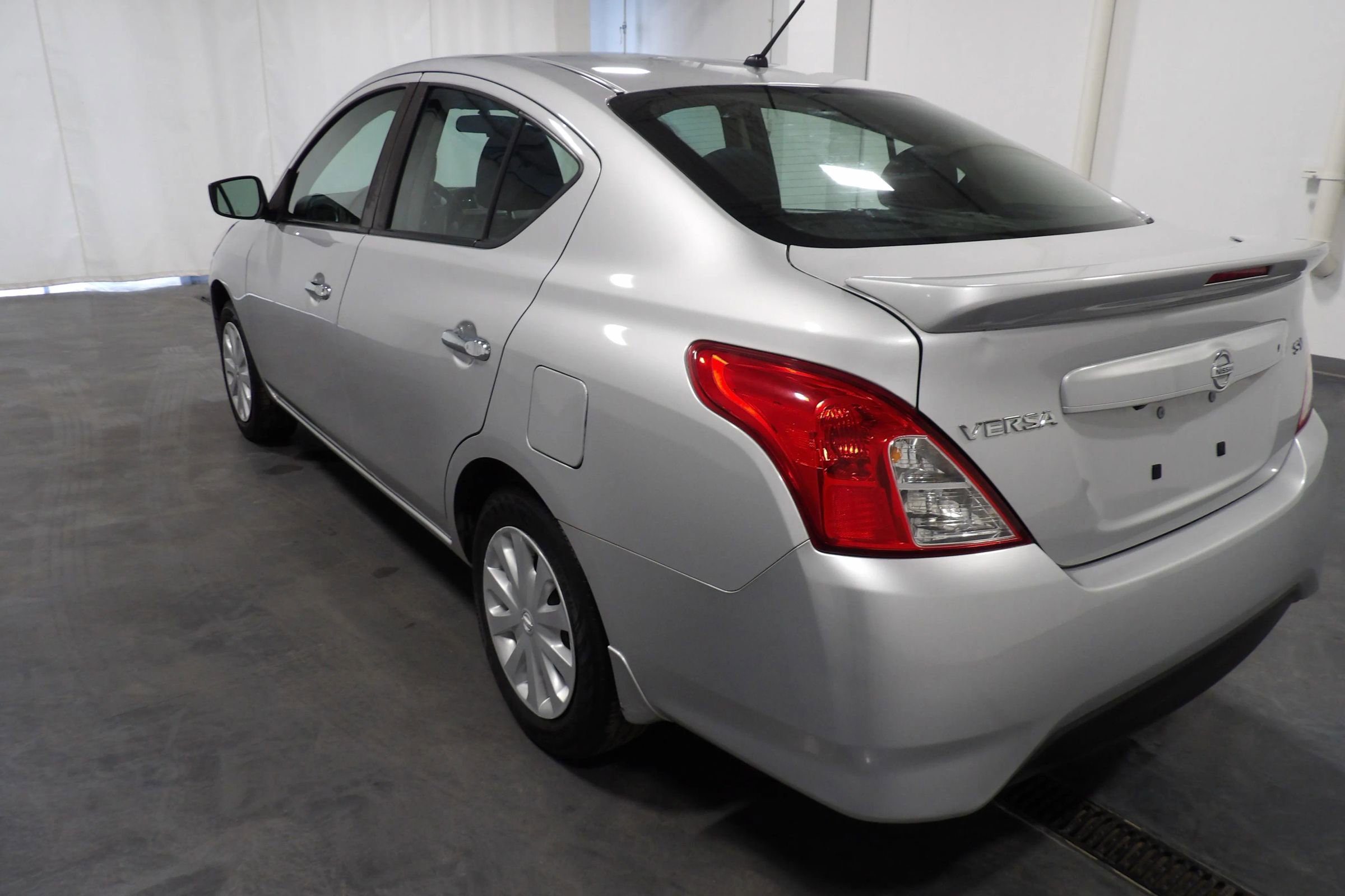 Used 2019 Nissan Versa SV image 6