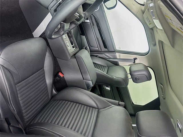 Used 2024 Land Rover Discovery S image 22