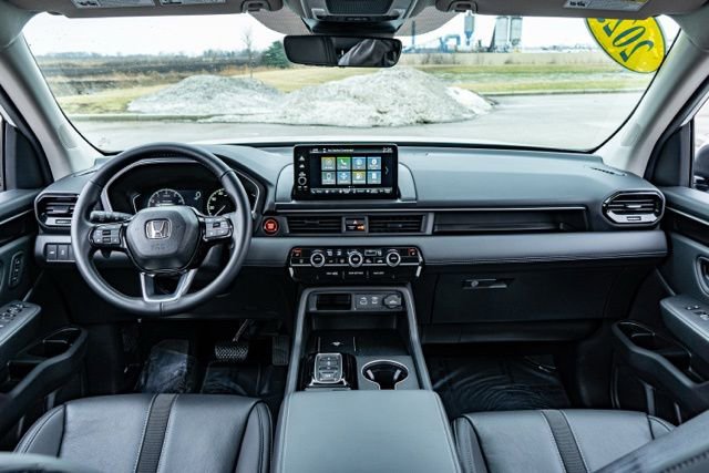 Used 2025 Honda Pilot EX-L image 16