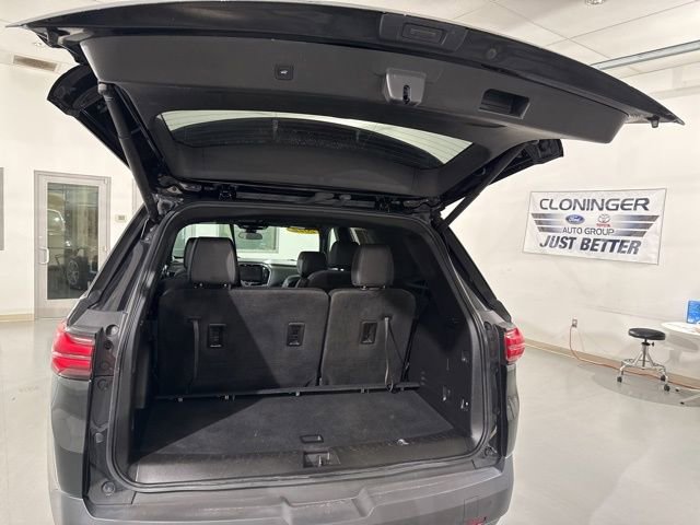 Used 2022 Chevrolet Traverse LT image 14