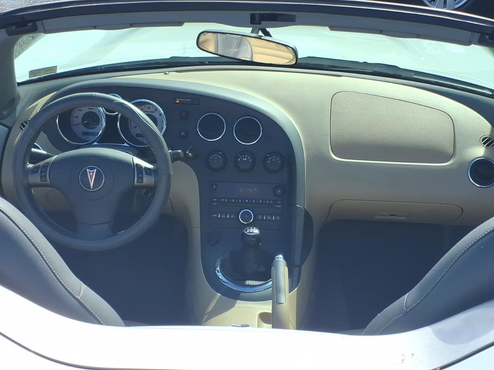 Used 2006 Pontiac Solstice Convertible w/ Premium Package image 6