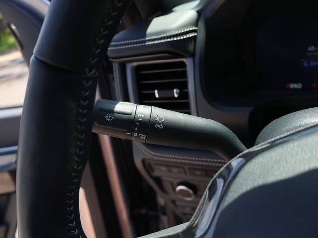 Used 2023 Ford F150 Lightning Platinum AWD/4WD image 31