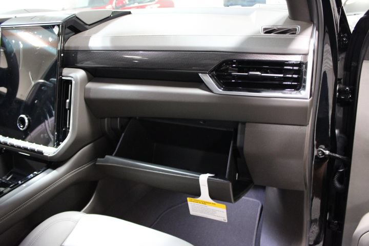 New 2026 GMC Yukon Elevation w/ Elevation Premium Package AWD/4WD image 30