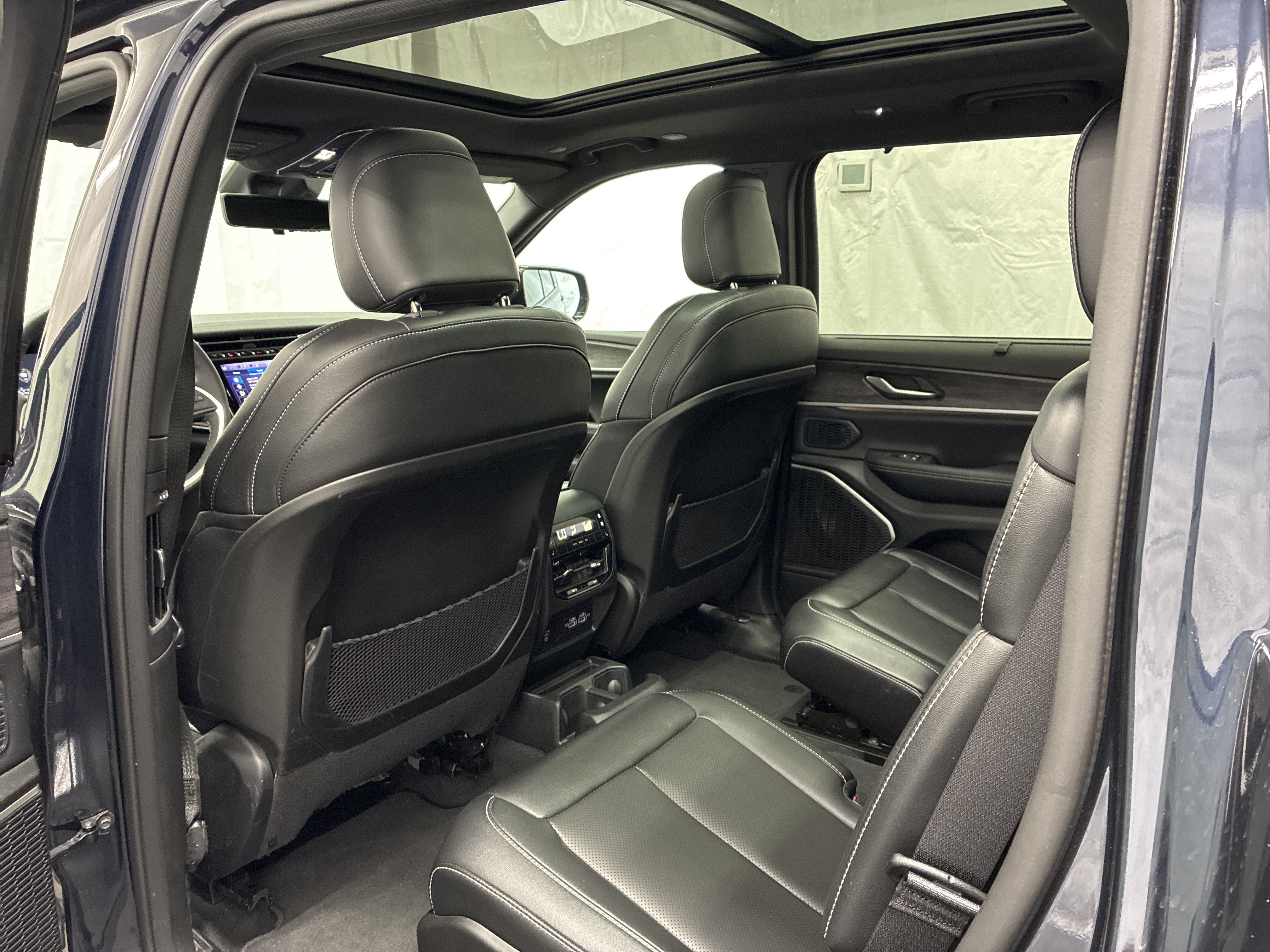 Certified 2024 Jeep Grand Cherokee L Limited w/ Luxury Tech Group II AWD/4WD image 14