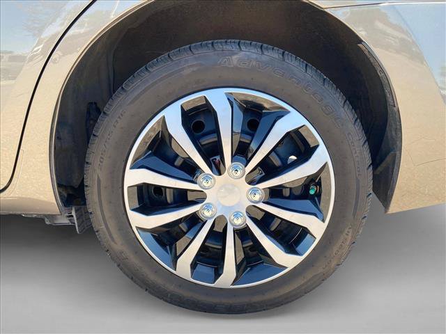 Used 2017 Toyota Corolla LE w/ Carpet Mat Package (TMS) FWD image 12
