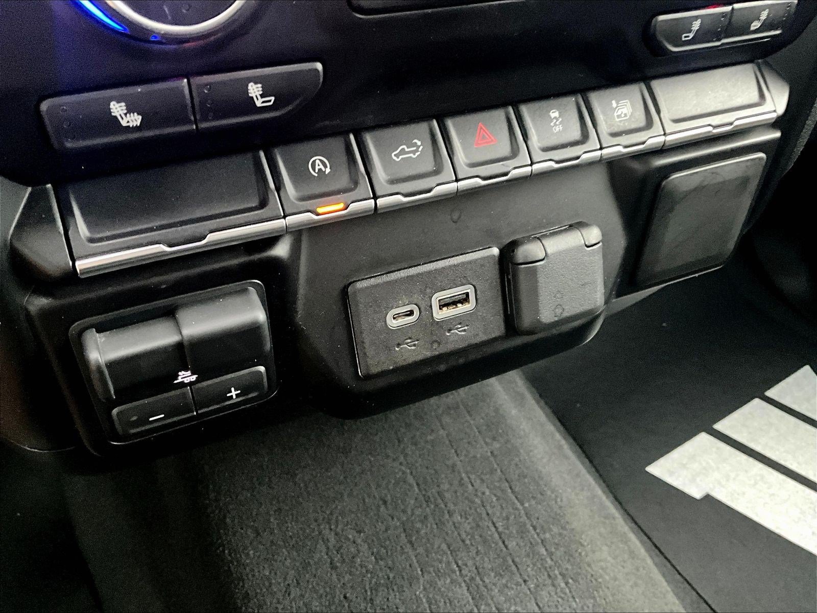 Used 2021 Chevrolet Silverado 1500 RST AWD/4WD image 16