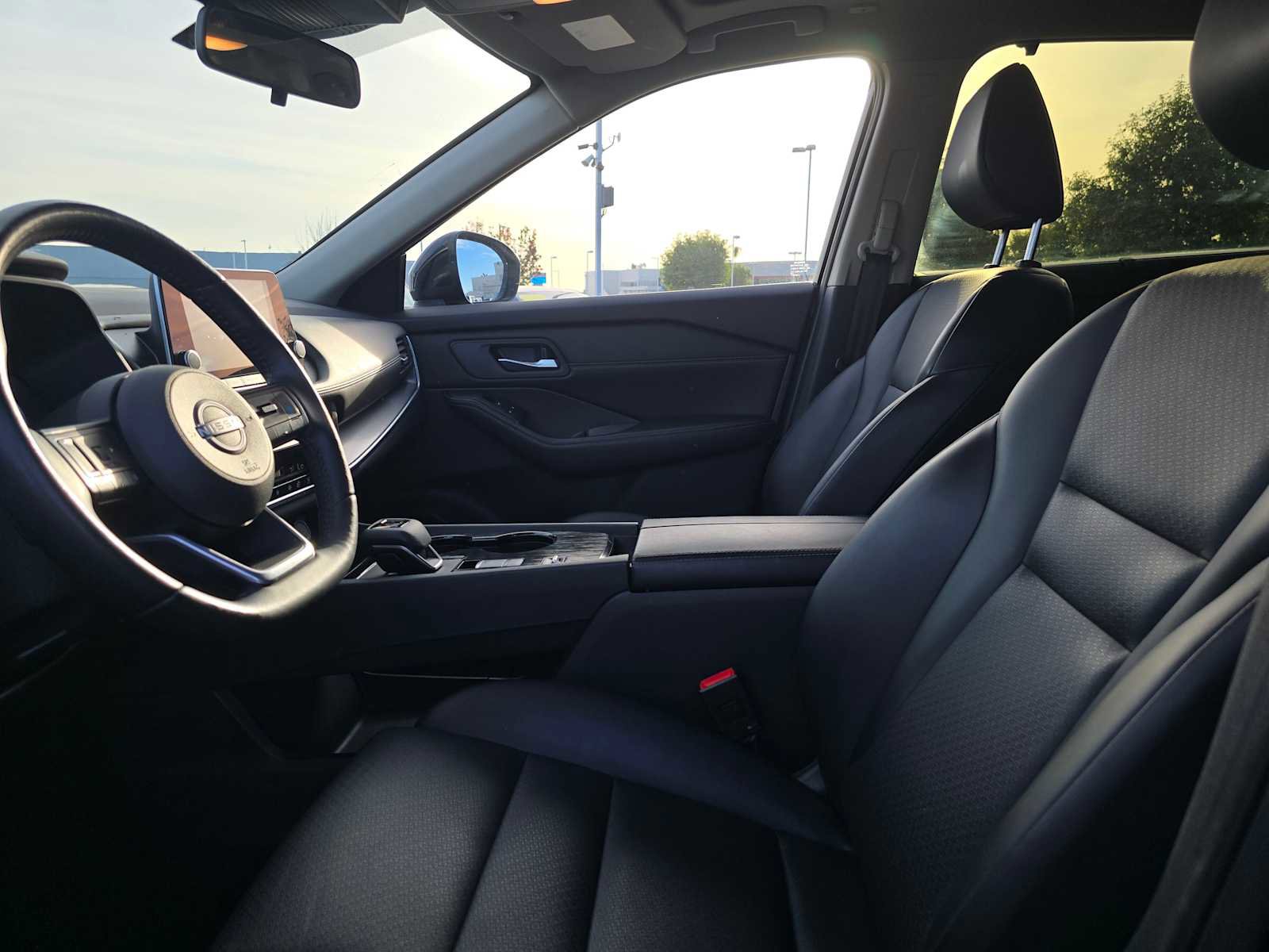 Used 2024 Nissan Rogue SV w/ SV Premium Package image 21