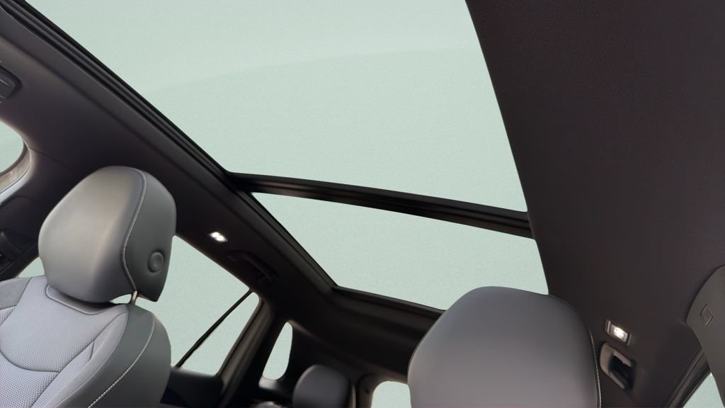 New 2026 Volkswagen Tiguan SE R-Line FWD image 17