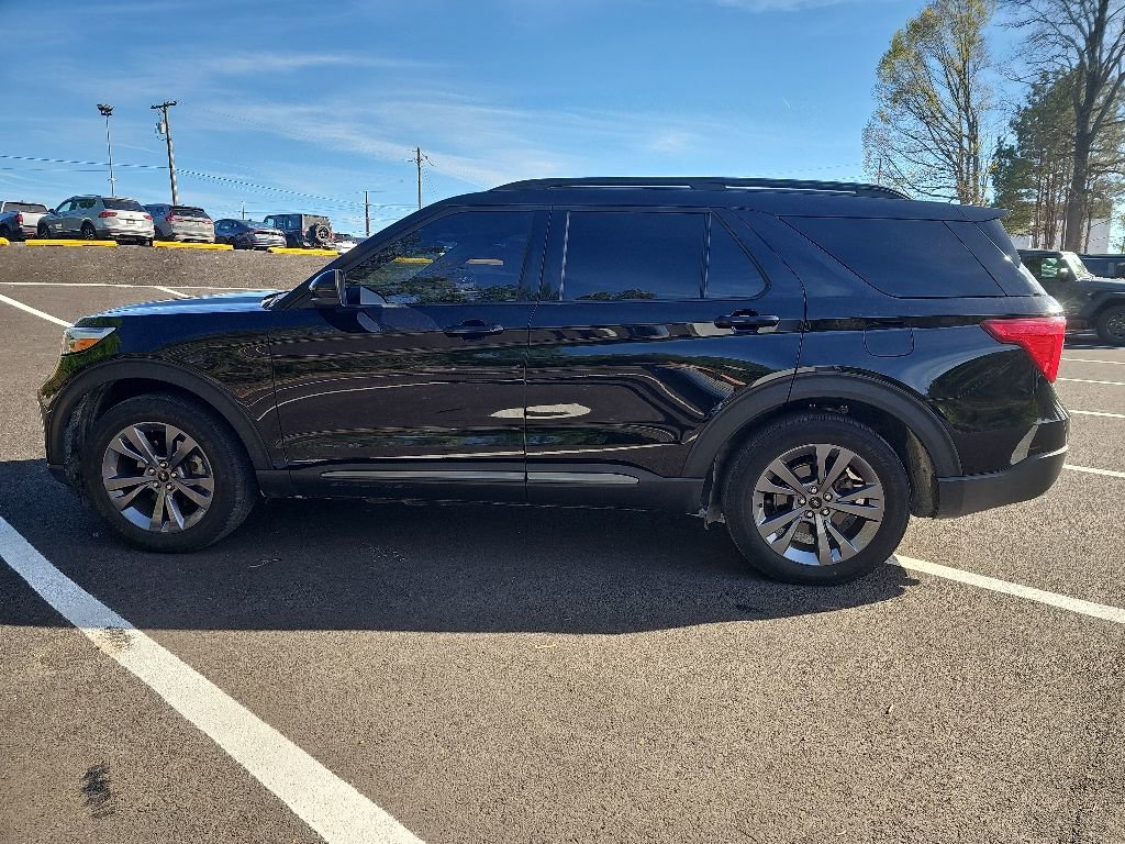 Used 2024 Ford Explorer XLT w/ Equipment Group 202A AWD/4WD image 8