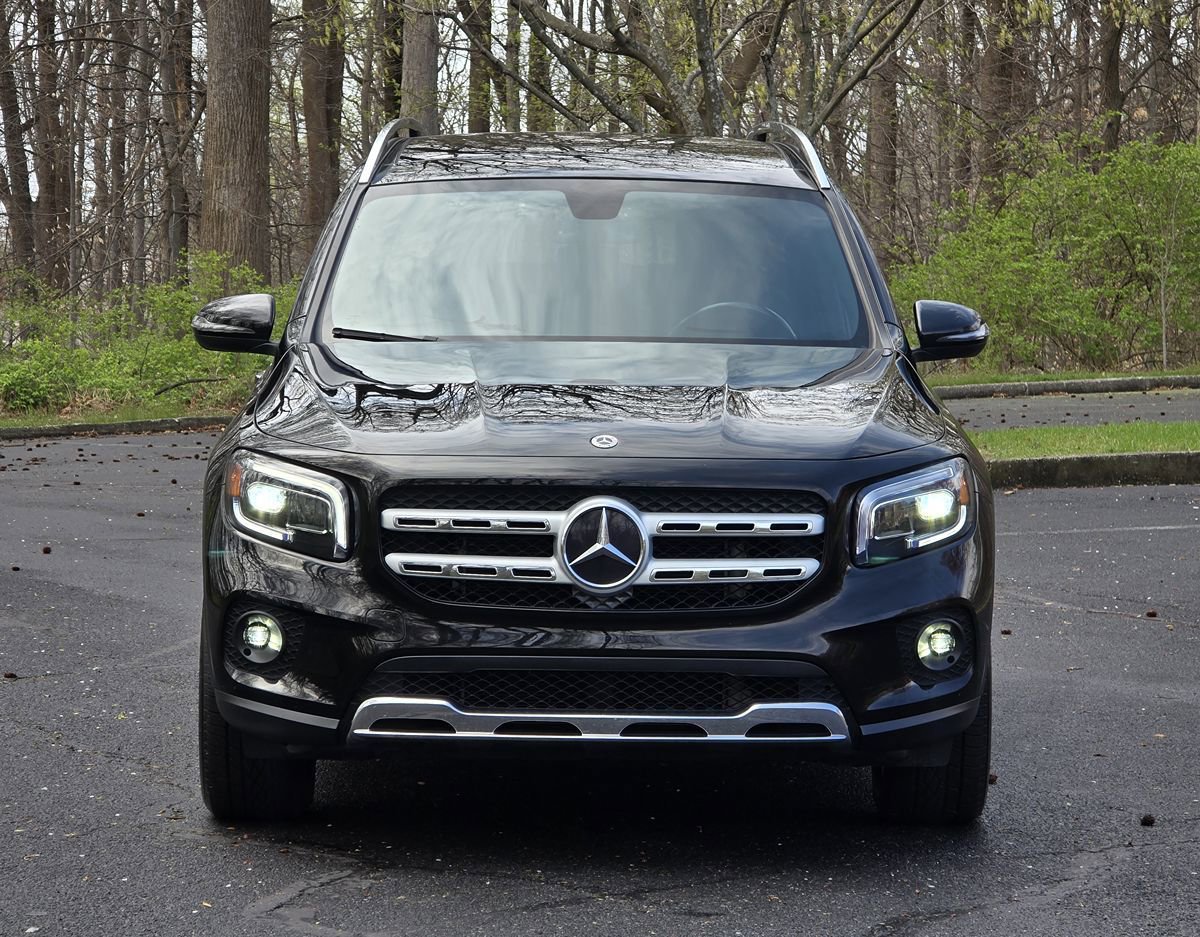 Used 2023 Mercedes-Benz GLB 250 4MATIC w/ Premium Package image 9