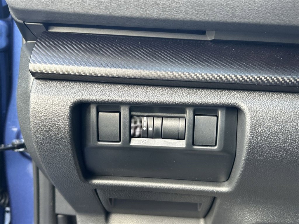 Used 2025 Subaru Crosstrek 2.0i Premium image 17