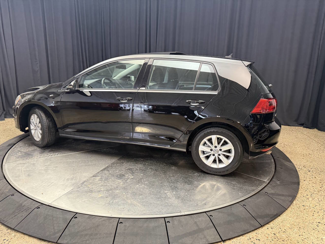 Used 2015 Volkswagen Golf SE image 5