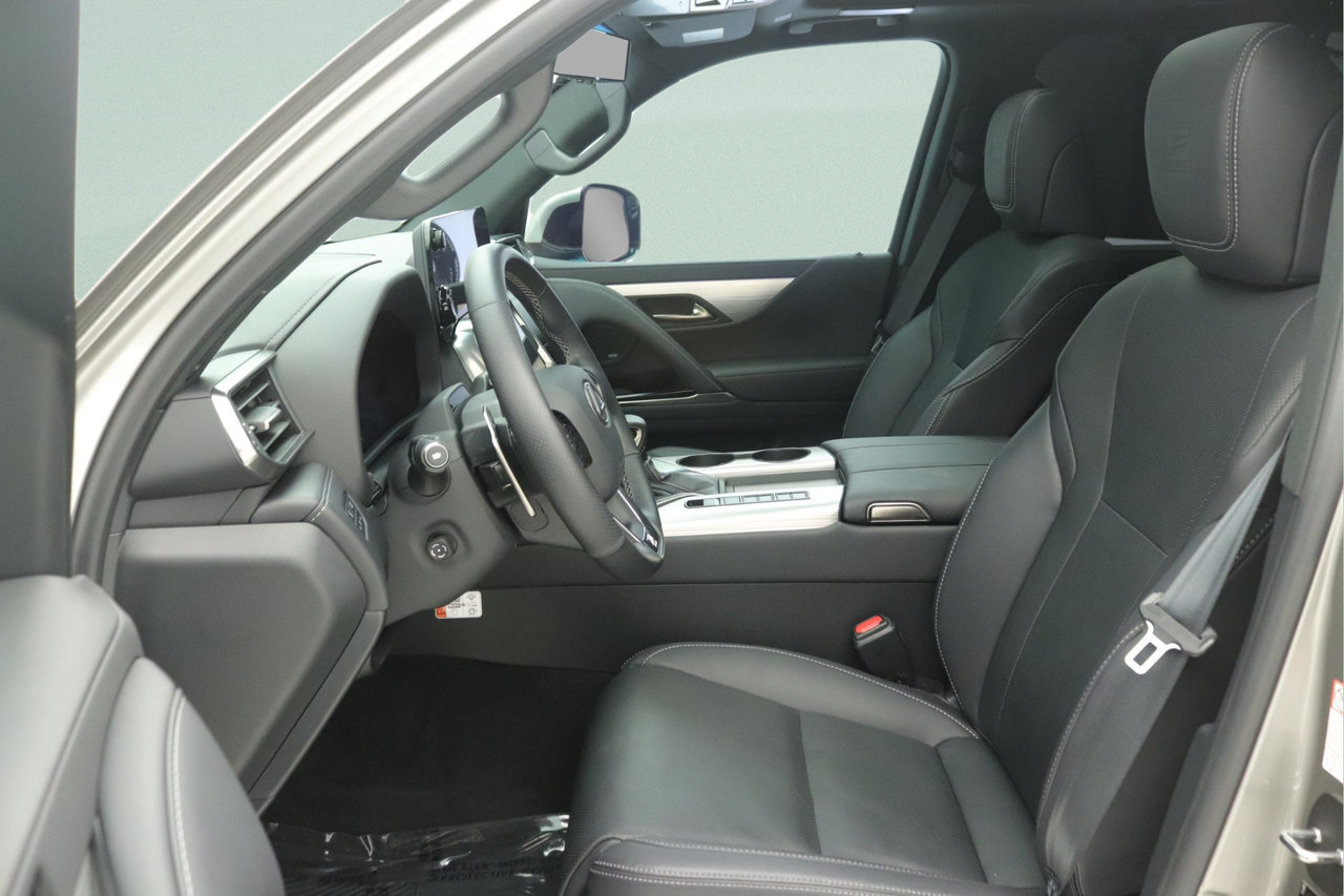 Used 2026 Lexus LX 600 F Sport w/ Accessory Package (Z1) AWD/4WD image 30