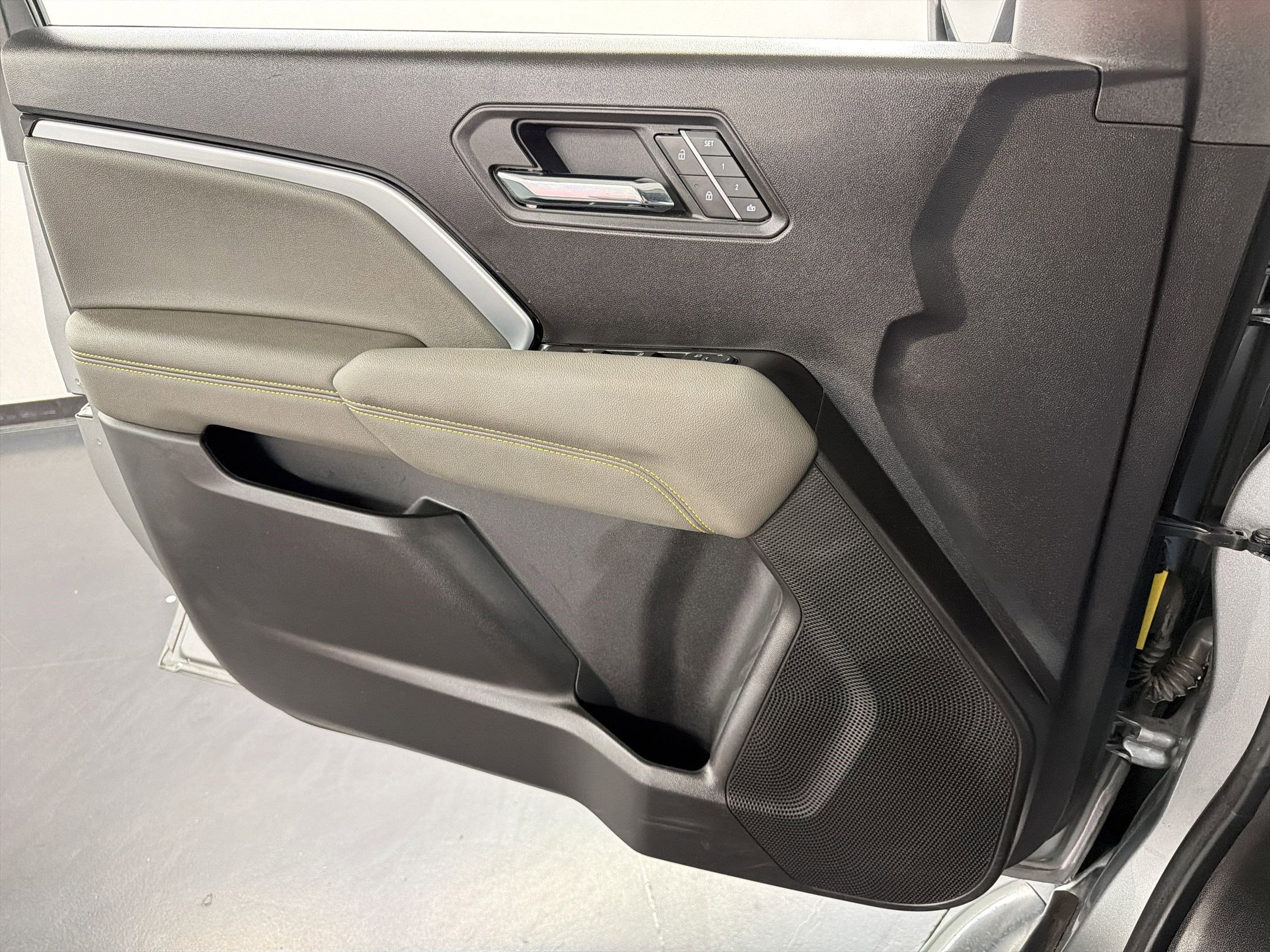 Used 2024 Chevrolet Colorado ZR2 w/ ZR2 Convenience Package III AWD/4WD image 21