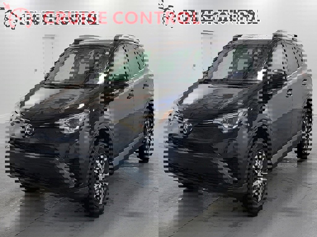 Used 2018 Toyota RAV4 LE image 4