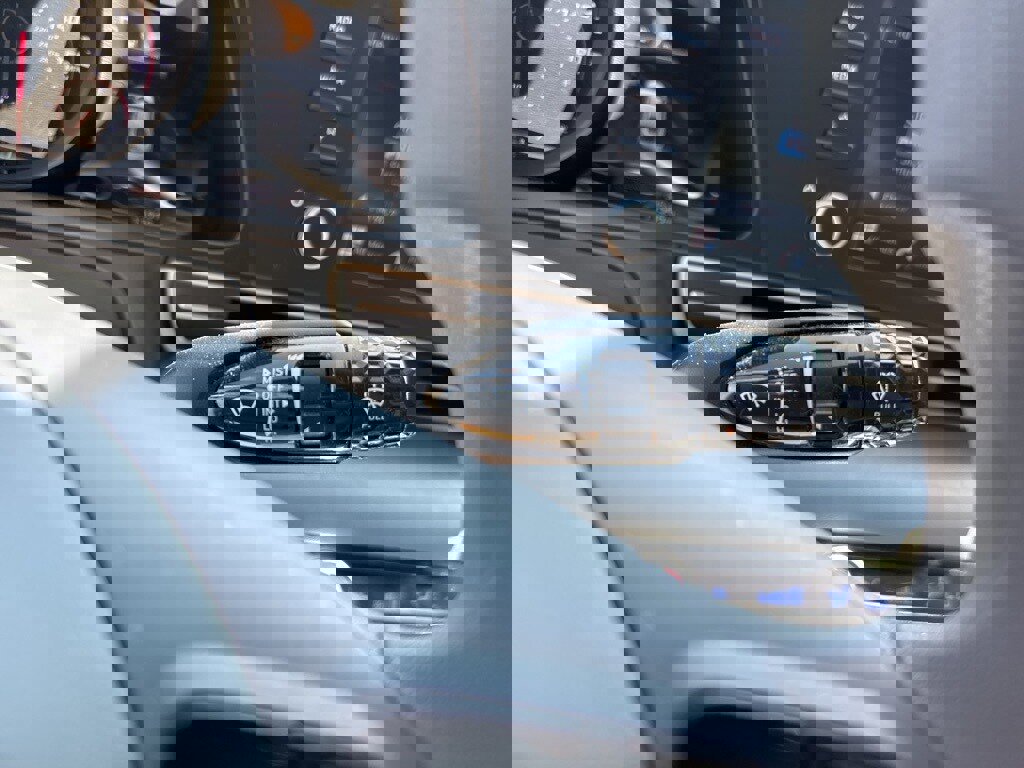 Used 2023 Hyundai Elantra SEL image 31