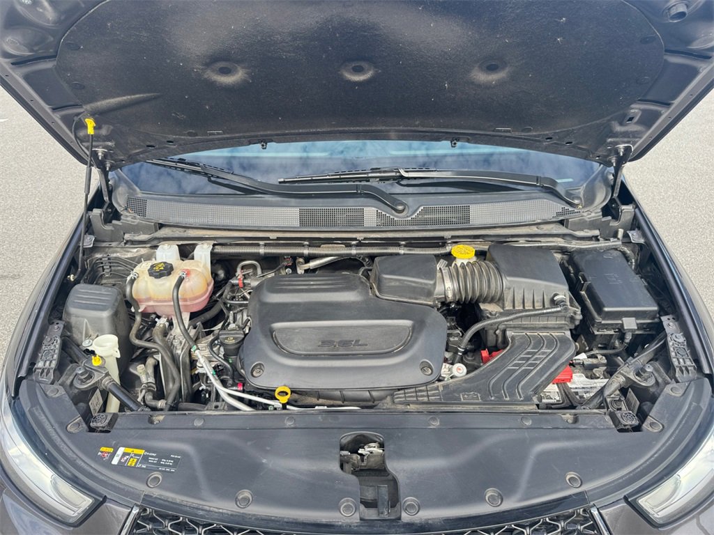 Used 2023 Chrysler Pacifica Touring-L image 18