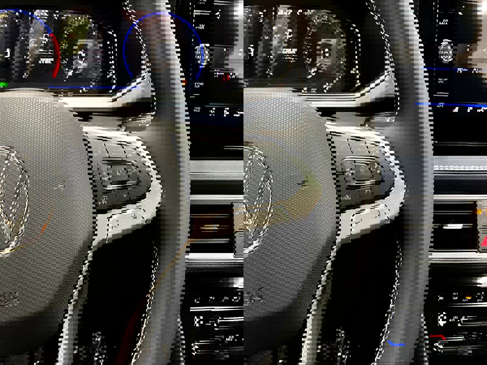 New 2026 Volkswagen Taos SEL image 18