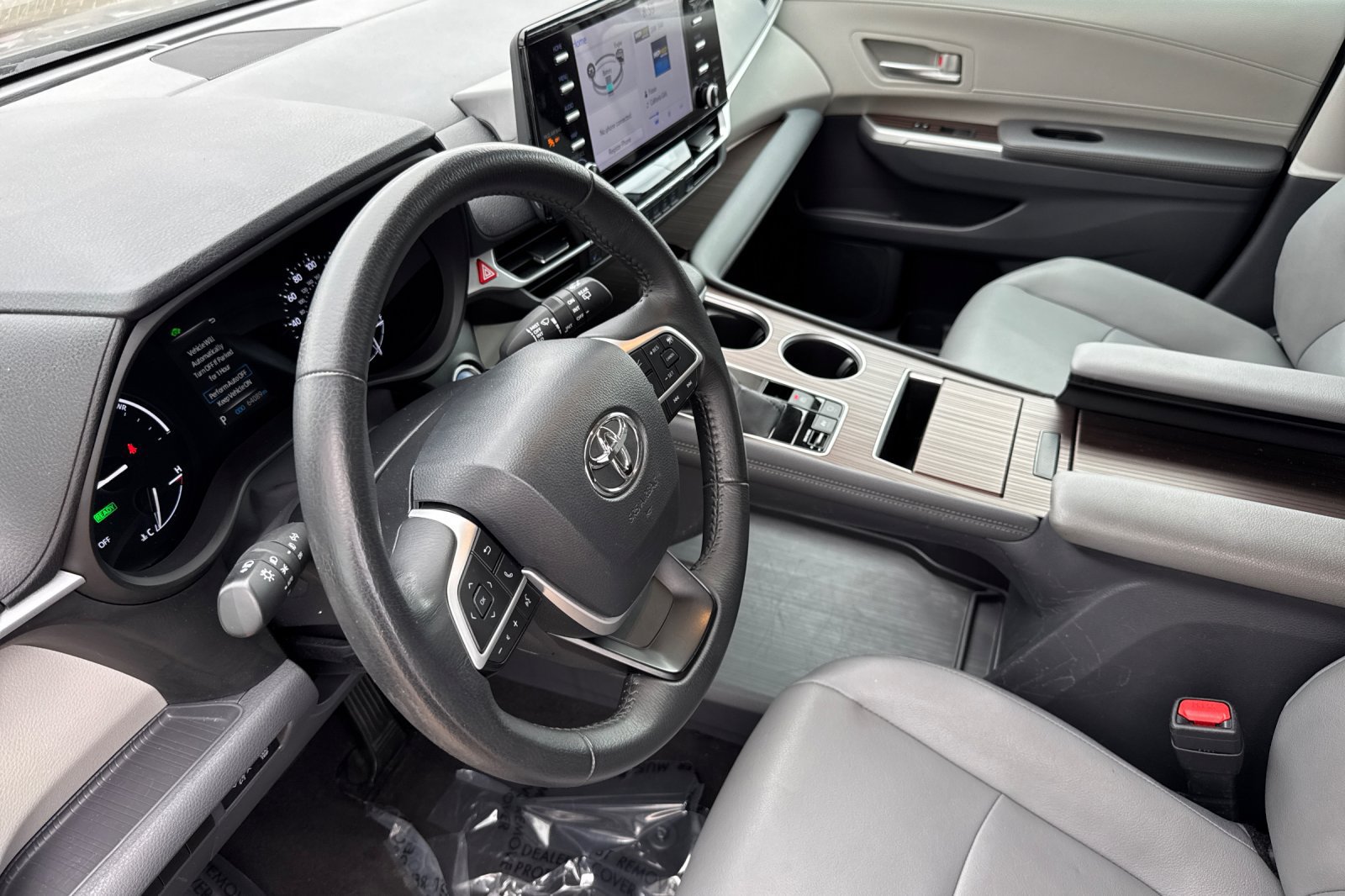 Certified 2024 Toyota Sienna XLE FWD image 12