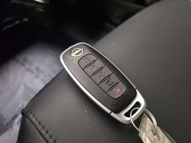 Used 2025 Nissan Pathfinder Platinum AWD/4WD image 39
