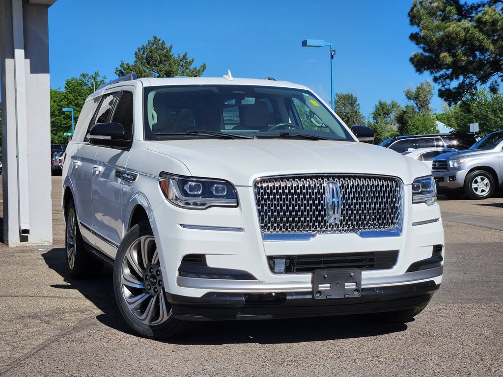Used 2022 Lincoln Navigator 4WD image 1